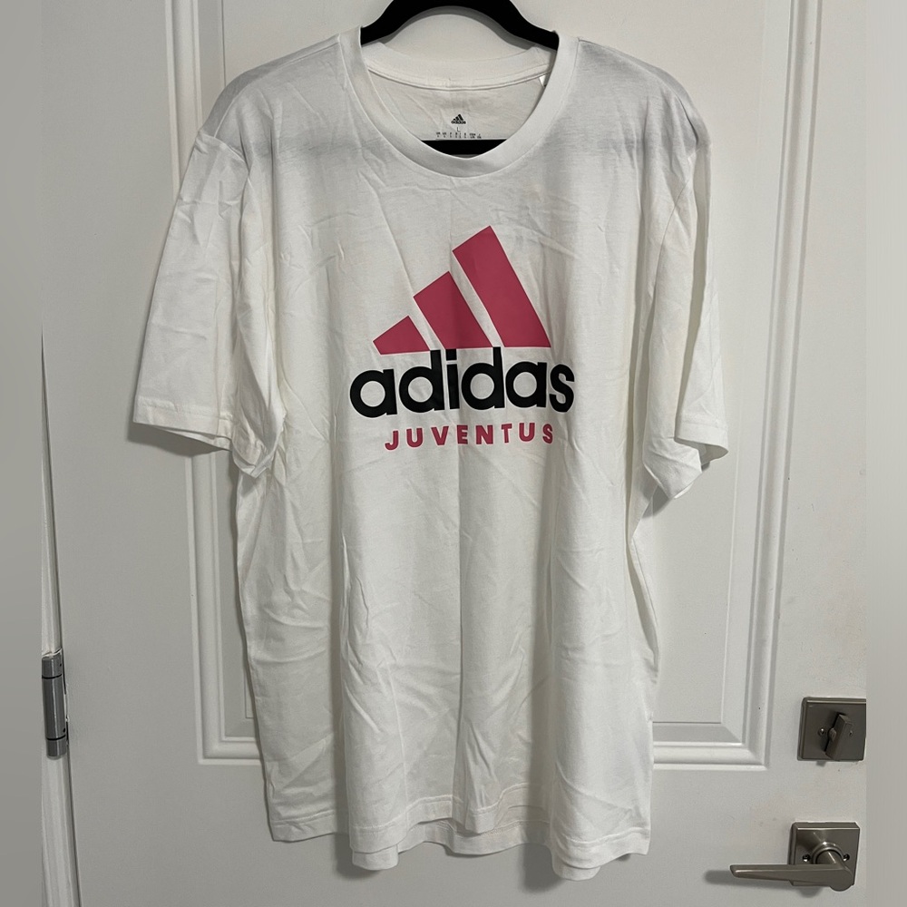 NWT - Adidas Juventus DNA Men’s T Shirt - Size L